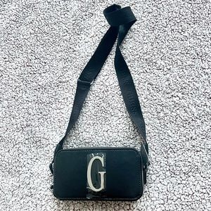 GUESS Camera Bag (new, with tags)